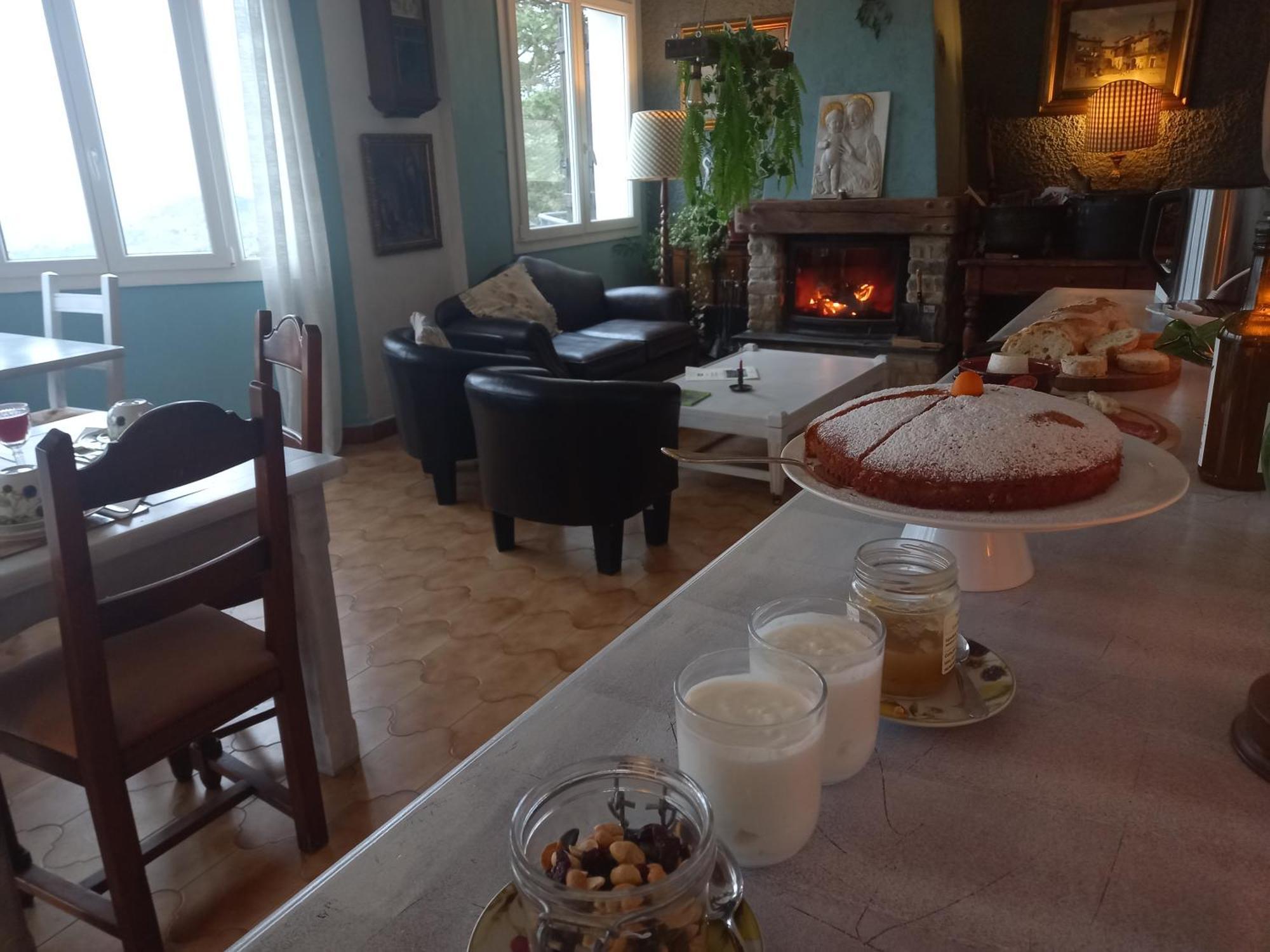 B&B Le Camelie Del Bosco Baiardo エクステリア 写真