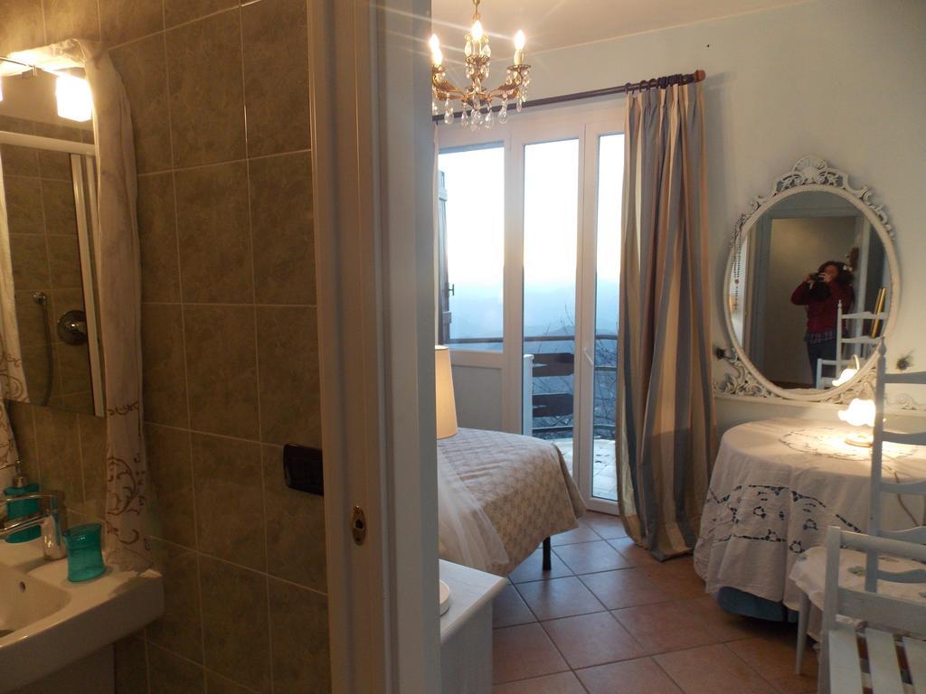 B&B Le Camelie Del Bosco Baiardo 部屋 写真