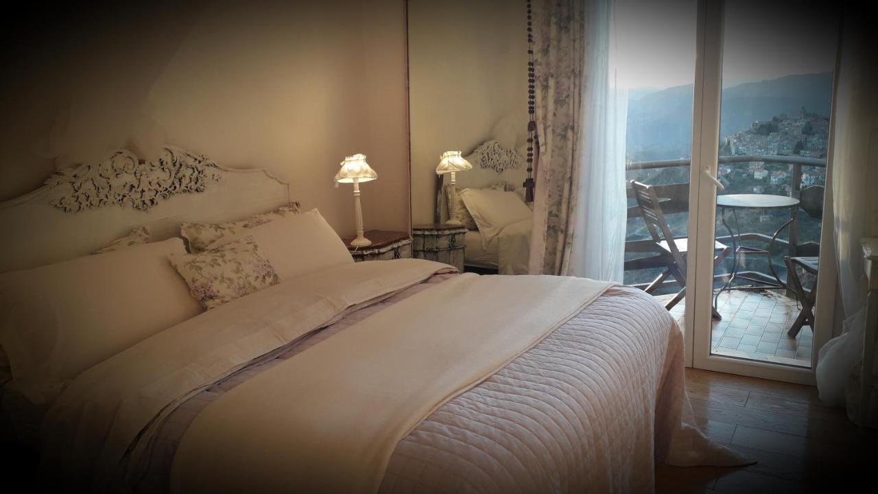 B&B Le Camelie Del Bosco Baiardo エクステリア 写真