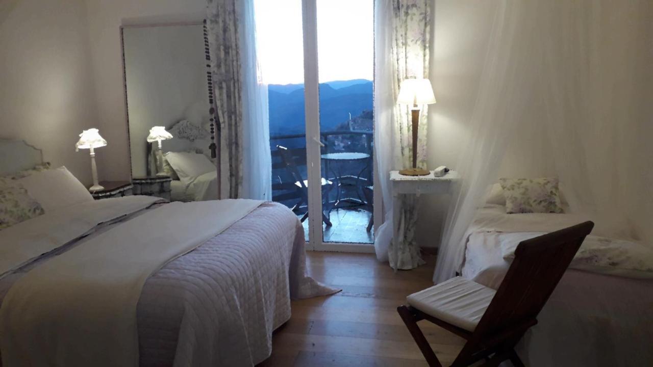 B&B Le Camelie Del Bosco Baiardo エクステリア 写真