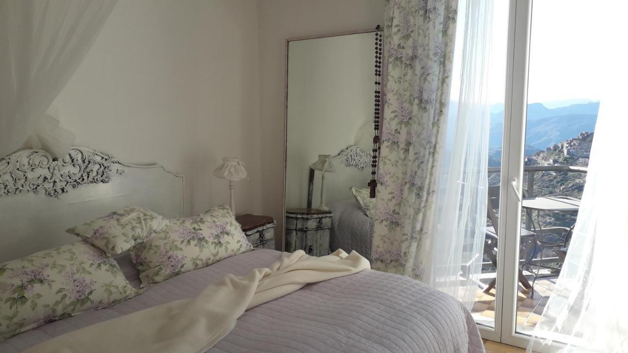 B&B Le Camelie Del Bosco Baiardo エクステリア 写真